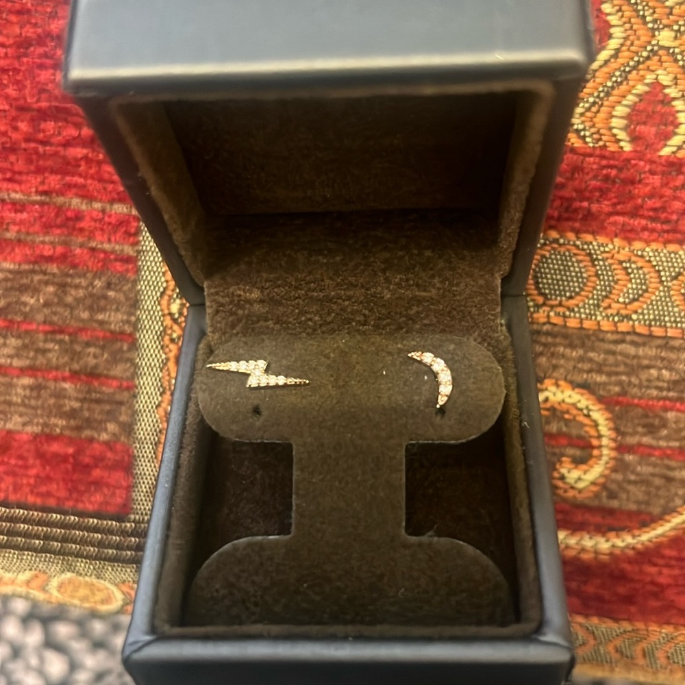 14k gold stud earrings with diamonds